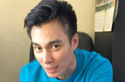 Putus Urat Malu Baim Wong Nekat Joget Pinggir Jalan Pakai 