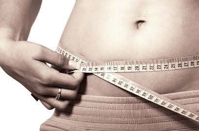 Lingkar Perut Makin Menjadi-Jadi? 6 Tips Kurangi Porsi Makan Tanpa Harus Kelaparan