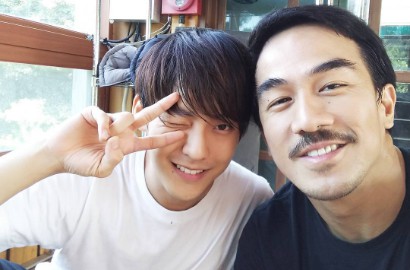 Syuting 'Swordsman', Joe Taslim Ceria Pamer Kiriman Truk Kopi dari Minyuk BTOB