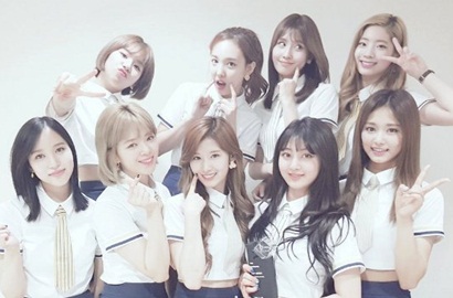 Member Twice Ini Ternyata Jago Renang, Momo Sampai Jadi 'Muridnya'