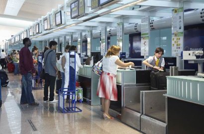 Tak Bisa Check In, Anggota TNI Al Pukul Petugas Bandara Tuai Kecaman