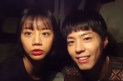 Pakai Barang Couple, Inikah Bukti Park Bo Gum-Hyeri Punya Hubungan Spesial?