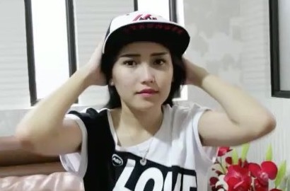 Isu Pamer Cincin Kawin dari Raffi, Fans Nagita 'Tampar' Ayu Ting Ting Soal Belahan Dada