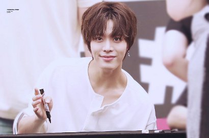 Jadi Satu-Satunya Idol SM dari Jepang, Gantengnya Yuta NCT Curi Perhatian