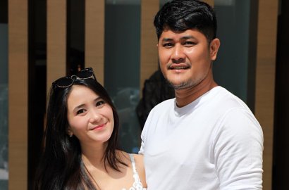 Pakai Baju Ini Saat Nonton Bola, Ryana Dea Dibilang Salah Kostum