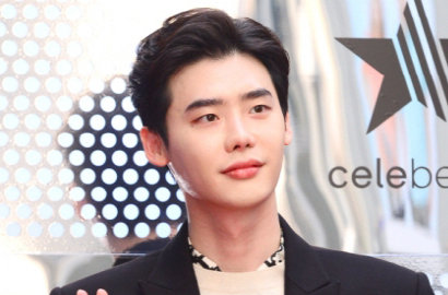 Demi Gelar Master, Lee Jong Suk Tunda Wamil Tahun Ini?