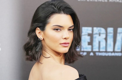 Malas Kenakan Bra, Payudara Kendall Jenner Kembali Jadi Sorotan