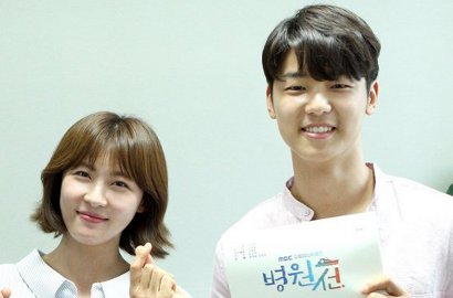 Istirahat Syuting 'Hospital Ship', Ha Ji Won Tak Henti Tertawa Bareng Kang Min Hyuk cs
