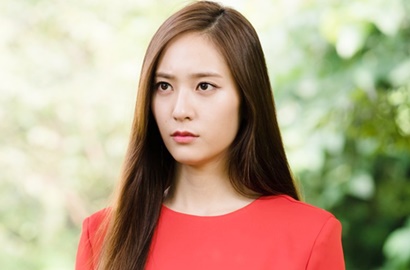 Baiknya Krystal Pose Manis Kirimi Truk Camilan untuk Kru 'Bride of the Water God'
