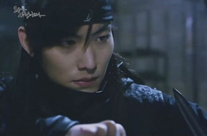 Kelewat Misterius, Villain Ganteng di 'King in Love' Ini Sukses Bikin Penasaran