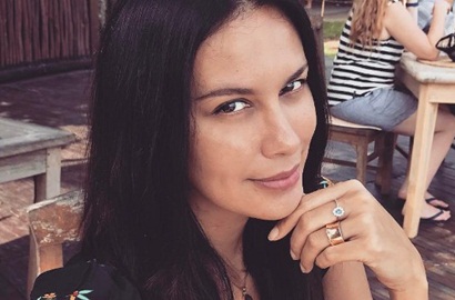 Terlalu Seksi, Foto Bikini Sophia Latjuba Ini Bikin Ariel Dicemburui Banyak Cowok