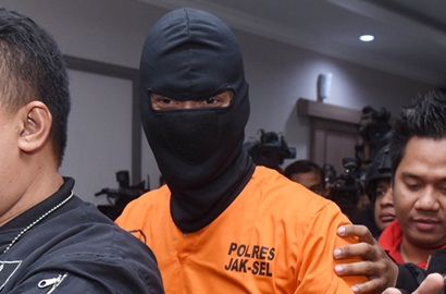 Resmi Jadi Tersangka dan Ditahan, Tora Sudiro Pede Pamer Pose Imut