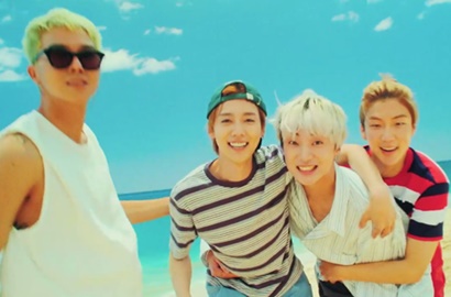 Ceria, Winner Bikin Sejuk Musim Panas di MV 'Love Me Love Me' dan 'Island'