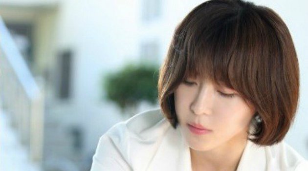 Jadi Dokter di 'Hospital Ship', Ha Ji Won Pamer Jahit Pisang dan Pelajari Buku Medis