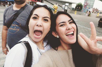 Tata Rambut Kartika Mirip Gaya Ayu Ting Ting, Nagita Balas Dendam Karena Diplagiat?