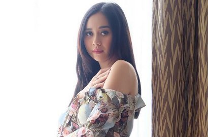 Cantik Pakai Baju Adat Bali, Aura Kasih Pede Umbar Belahan Dada