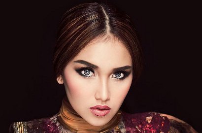 'Gagal' Tiru Pose Elegan Nagita, Ayu Ting Ting Malah Pamer Ketiak dan Belahan Dada