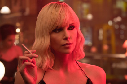 Lakukan Adegan Berbahaya, Tiga Gigi Charlize Theron Patah Saat Syuting 'Atomic Blonde'