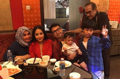 Beredar Video Akrab Raffi Ahmad dan Mama Rieta Amilia, Netter Malah Pengen Nangis