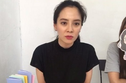 Sapa Fans Perdana di V Live, Song Ji Hyo Bahas Soal Serangga Hingga Masak