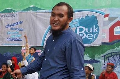 Cukur Jenggot dan Pakai Kaos Oblong, Caisar Makin Tampil Beda