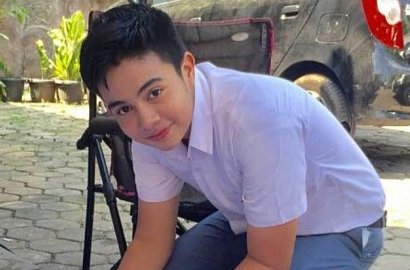 Unggah Foto Ini, Umay Shahab Kangen Perannya di 'Roman Picisan'?