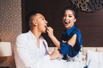 Tak Ingin Nikita Willy Kedinginan, Indra Priawan Lakukan Hal Romantis Ini Saat Liburan Bareng