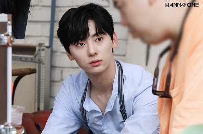 Seru-Seruan di V App, Wanna One Beri Kejutan Ini untuk Hwang Minhyun