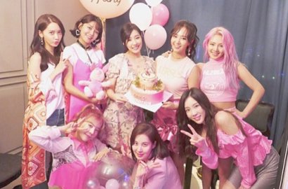 Tampil Cantik, Cerianya SNSD Ngakak Bareng di 'Happy Together'