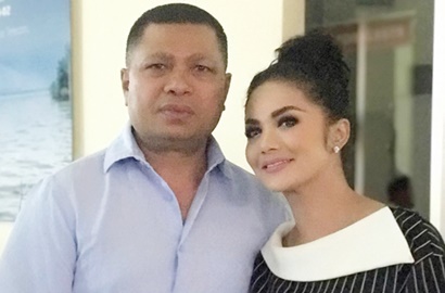 Krisdayanti Kembali Pamer Foto Kecup Bibir Suami, Netter: Alay Tingkat Dewa
