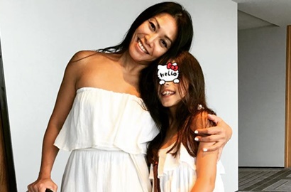 Foto Pakai Bikini, Kaki Jenjang Putri Anggun C. Sasmi Jadi Sorotan