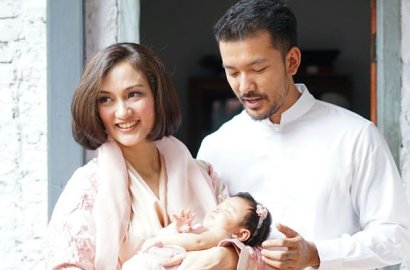 Intip Foto-Foto Akikah Putri Mungil Rio Dewanto dan Atiqah Hasiholan