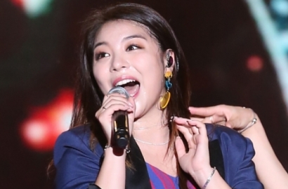 Tampil di Panggung, Paha Besar dan Tebal Ailee Jadi Sorotan Netter