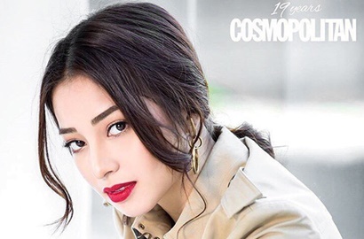 Dress Tertiup Angin Saat Liburan di Pantai, Paha Mulus Nikita Willy Jadi Sorotan