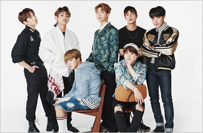 Kocaknya Fans BTS Edit Poster Comeback 'Love Yourself' Pakai Wajah Bos BigHit