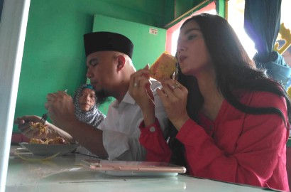 Mulan Pamer Paha di Kaki Lima, Dhani Dihujat Beri Gepokan Uang ke Anak