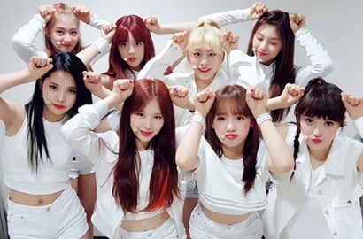Sering Kedapatan Sentuh Member, Manajer Weki Meki Ini Mantan Sasaeng?