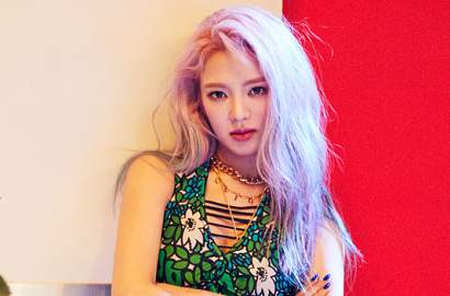 Cantiknya Hyoyeon SNSD Tampil Warna Warni di Bandara Menuju Jakarta