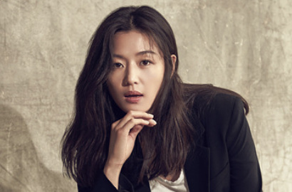 Makin Cantik Saat Hamil, Jun Ji Hyun Tampil Elegan Nan Klasik di Pemotretan Ini