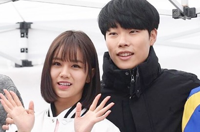 Cieee, Ternyata Ryu Jun Yeol-Hyeri Sering Kirim Kode Cinta di Foto-Foto Ini