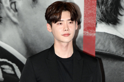 Sempat Akan Ditunda, YG Akhirnya Rilis Poster dan Tanggal Fanmeet Lee Jong Suk