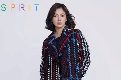 Berani Seksi, Song Hye Kyo Nyaris Umbar Belahan Dada di Foto Ini