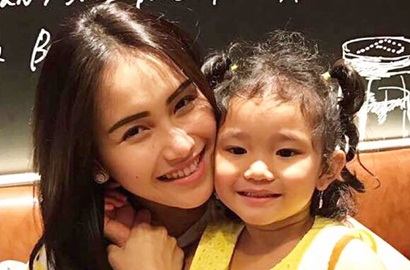 Pamer Foto Putrinya Bilqis Mandi di Bathub, Ayu Ting Ting Dihujat Undang Pedofil