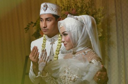 Bak Raja dan Ratu, Intip Pernikahan Mewah Adik Ayu Azhari dan Miliarder Cantik Medina Zein
