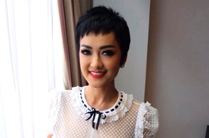 Makam Julia Perez Penuh Bunga, Ayu Ting Ting Ketahuan Tak Pernah Ziarah