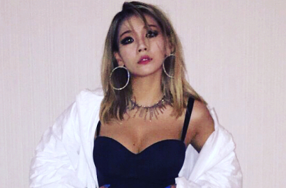 Umbar Perut dan Pasang Wajah Ngantuk di Foto Ini, CL Tuai Komentar Pedas