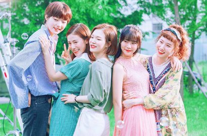 Ceria Tunjukkan 'Cinta' Tanpa Para Aktor, Cantiknya Han Ye Ri cs di Jumpa Pers 'Age of Youth 2'