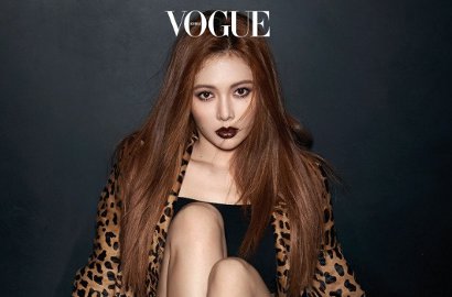 Pamer Belahan Dada di Pemotretan Dior, HyunA Kembali ke Era 'Bubble Pop'