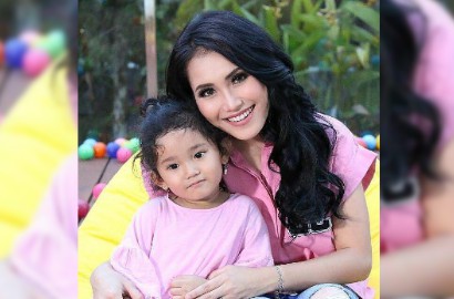Ayu Ting Ting Dikritik Ajari Anak Makan di Tangga, Bilqis Nangis Histeris Dipaksa Umi Khalsum
