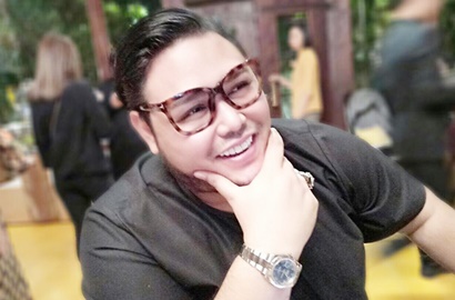 Ivan Gunawan Promosi 'Brownis' TransTV, Wajah Gantengnya Jadi Sorotan